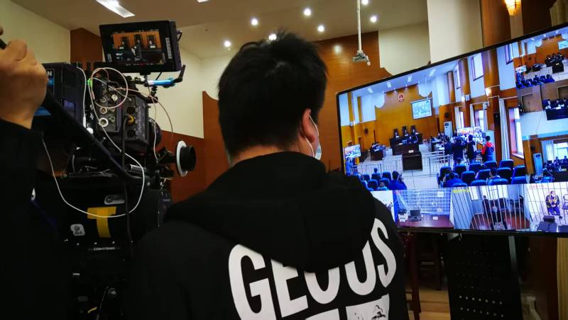 AI生成VS人工创意——枝江市广告片拍摄公司的技术浪漫主义实践